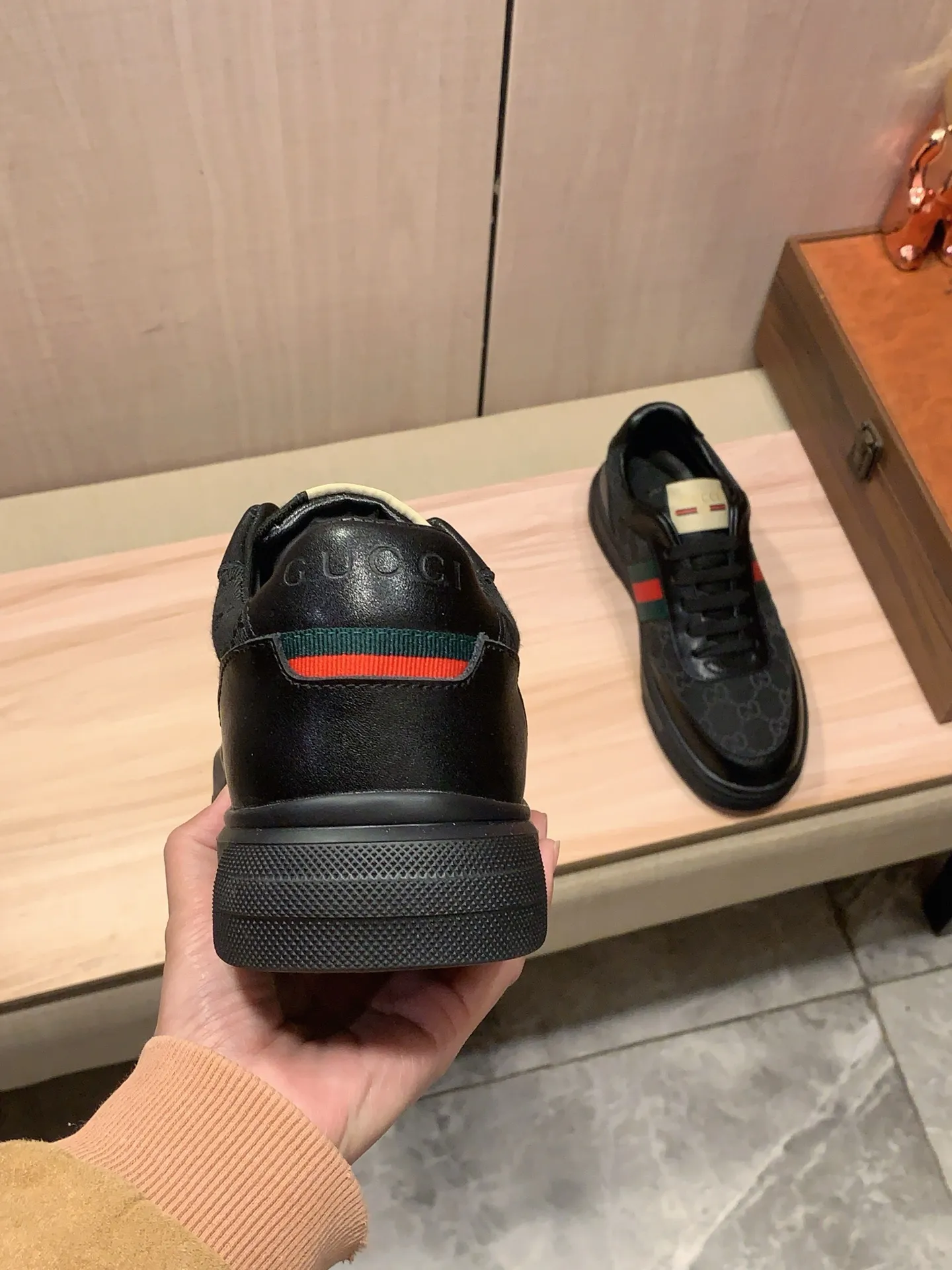 Men's Men's Shoes💰420💰💰🎩🎩[Lightning][Lightning] "Gucci*" The latest and most popular casual shoes, top brand [seduce] luxury ~ purchasing agency, top ~ quality. [Strong] The upper is made of imported breathable cowhide with material ➕ breathable sheepskin feet (•) and fine workmanship. The original stylish and stylish soft rubber wear-resistant and non-slip outsole is light and comfortable on the feet. The real thing looks better when photographed in person. 111: code: 38-44, 3️⃣ colors selected